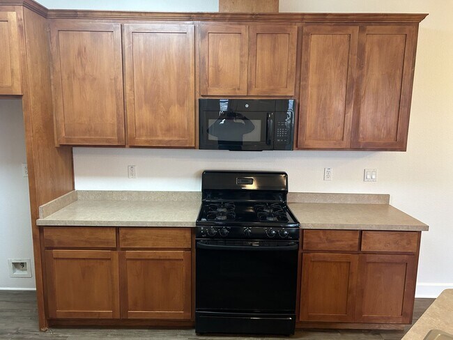 Building Photo - NB T 403-405