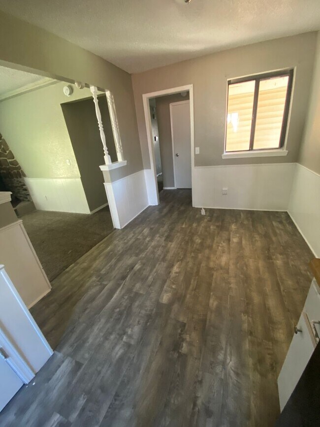 Building Photo - 5 Bedroom Home!