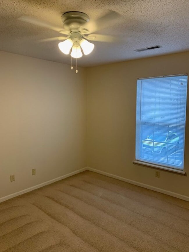 Building Photo - Newly Renovated Nice Garden Level 2 bedroo...