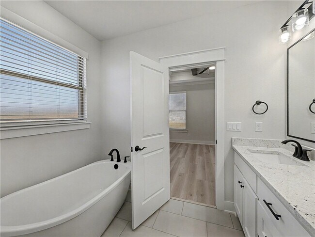 Building Photo - 7842 Scenic Vly Ave