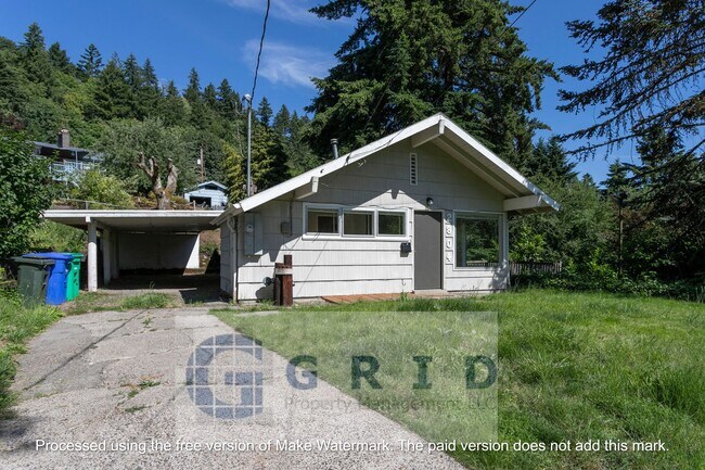 Building Photo - Charming 2 Bedroom Bungalow Available in NE Portland!