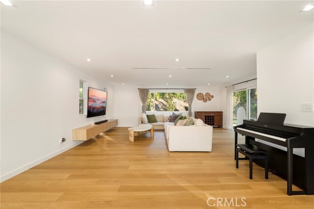 Building Photo - 9742 Farralone Ave