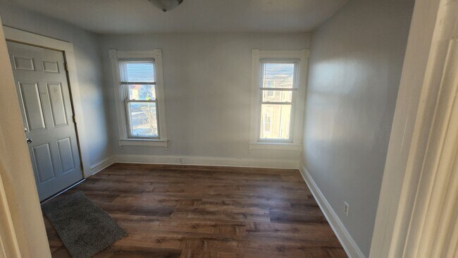 Building Photo - 1346/1348 George St.