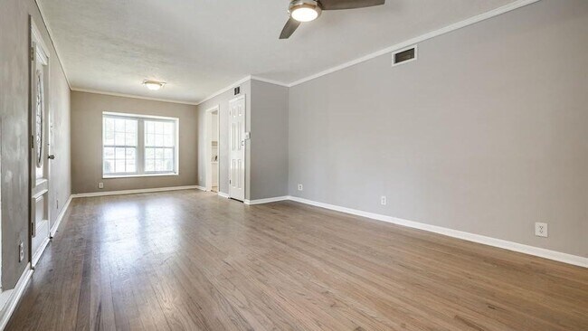 Building Photo - 2442 Oates Dr