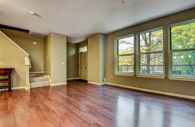 Building Photo - Stylish North Loop Living for $3,499/month...