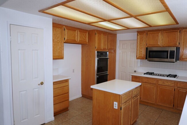 Building Photo - 25955 La Barca Rd
