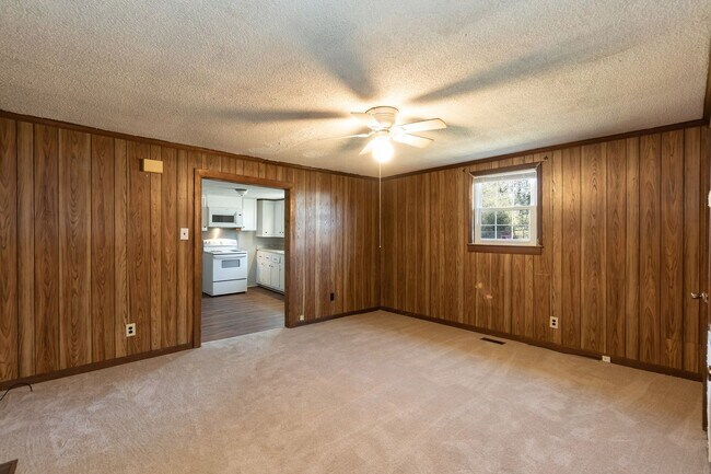 Building Photo - 307 Olivia Ln