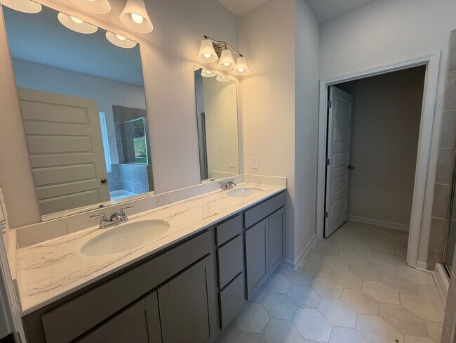 Building Photo - Brand New 4/3.5 House in West Rome- $2,195