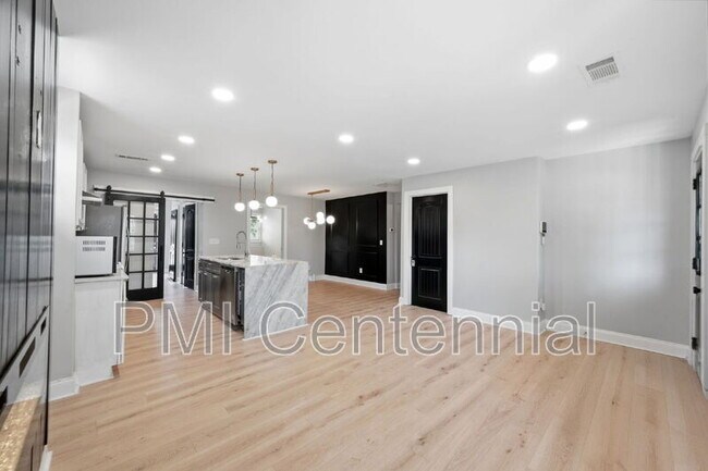 Building Photo - 562 Gary Rd NW