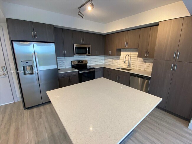 Building Photo - 9000 Ramblewood Dr
