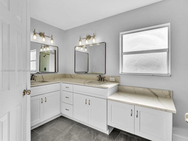 Building Photo - 2022 NW 9th Terrace