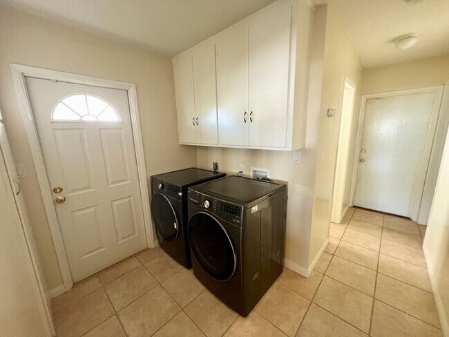 Building Photo - Beautiful 4-Bedroom Home with Modern Upgra...