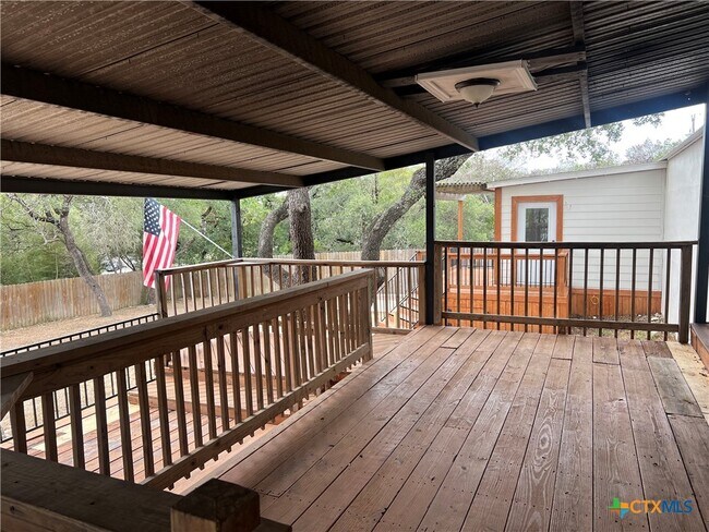 Building Photo - 222 Buckhorn Dr