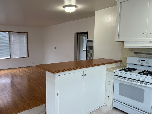 Building Photo - LSMCW421