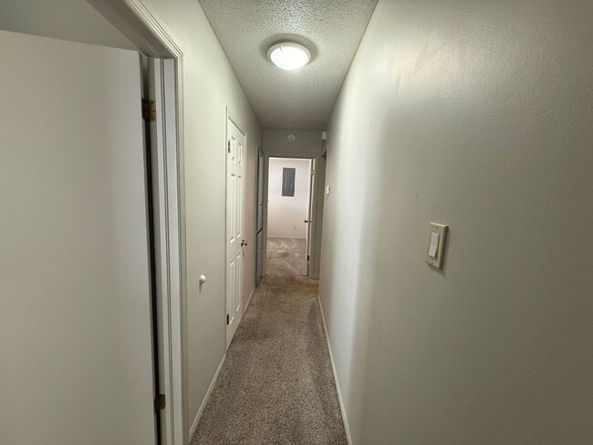 Building Photo - 3 bed 2 bath 2 car garage house