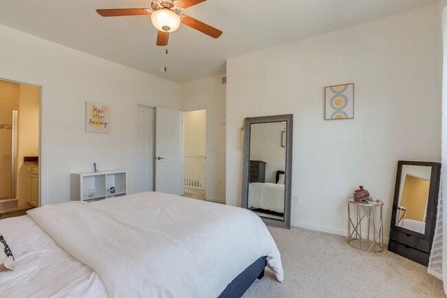 Building Photo - 3 bed 2.5 bath Townhome in Northwest Denver