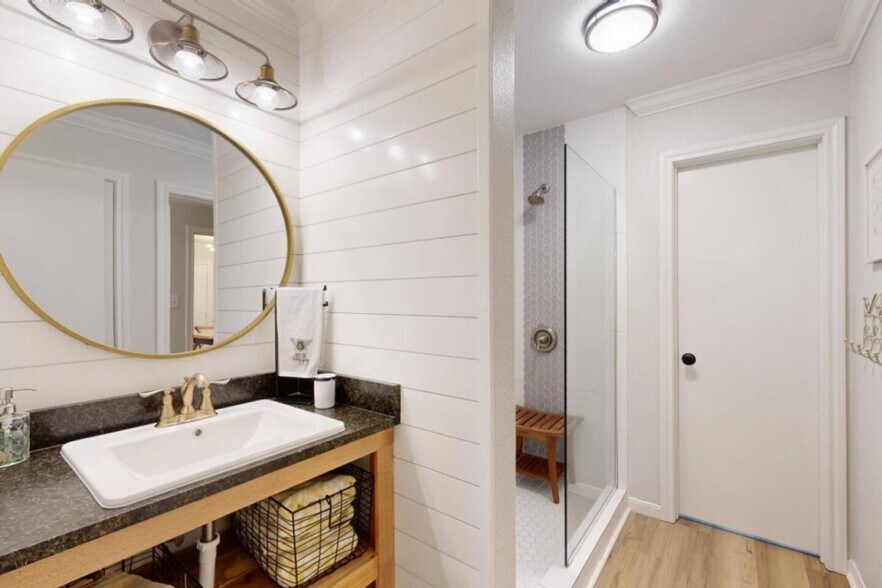 Building Photo - 512 Camp Ct