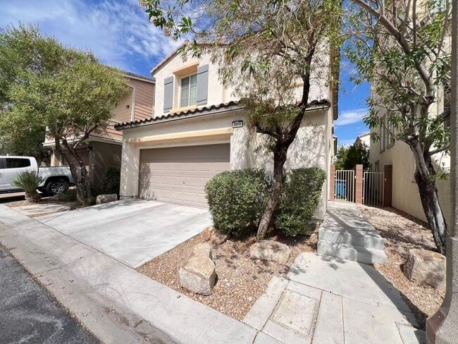 Building Photo - Welcome to this well-maintained 3-bedroom, 2.5-bath home