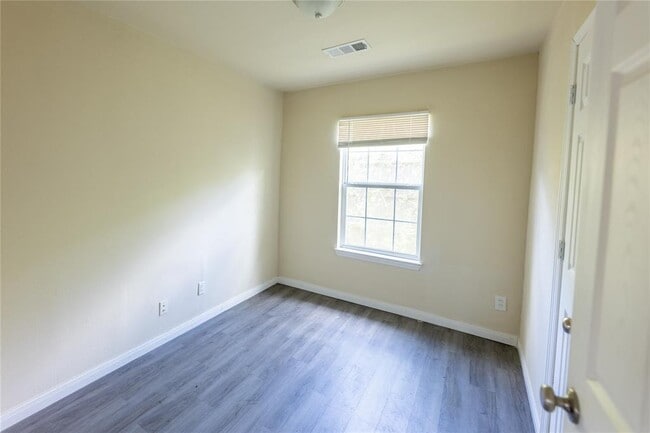 Building Photo - 4942 Bataan Rd