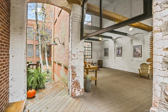 Building Photo - 25 Grand St