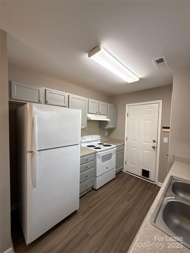 Building Photo - 3631 Joel Turner Dr