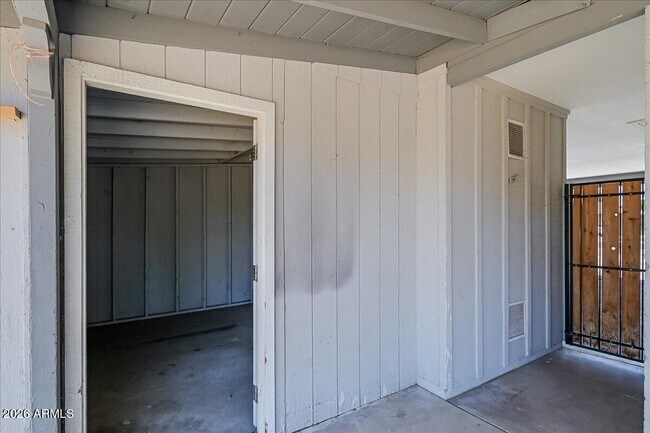 Building Photo - 536 N Cheri Lynn Dr
