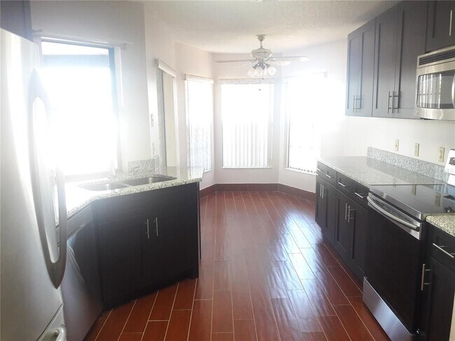 Building Photo - 3400 E Lakeshore Blvd