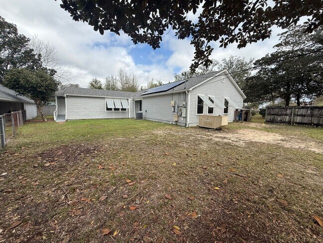 Building Photo - Pensacola - East Hill - 4 bedrooms, 3 bathroom - Mother in Law suite