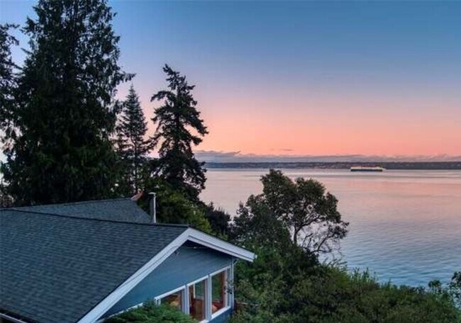 Building Photo - A Storybook Dream in Kingston, Available Now! Lowbank Waterfront, Beach Access, Panoramic Views &...