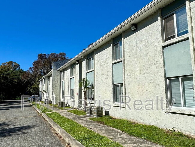 Building Photo - 1845 Lindberg Dr