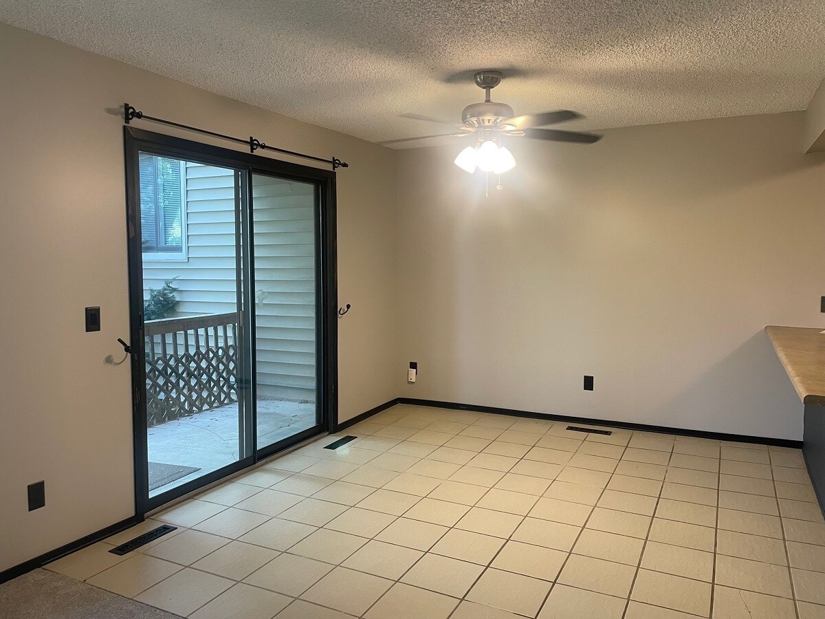 Building Photo - 14325 Fairway Dr