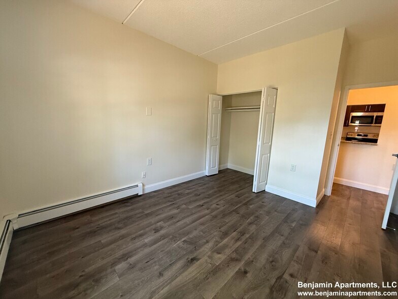 Building Photo - 736 Highland Ave