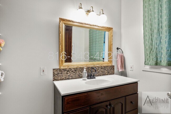 Building Photo - Indoor Pool! FULLY Furnished Short or Mid Term Rental