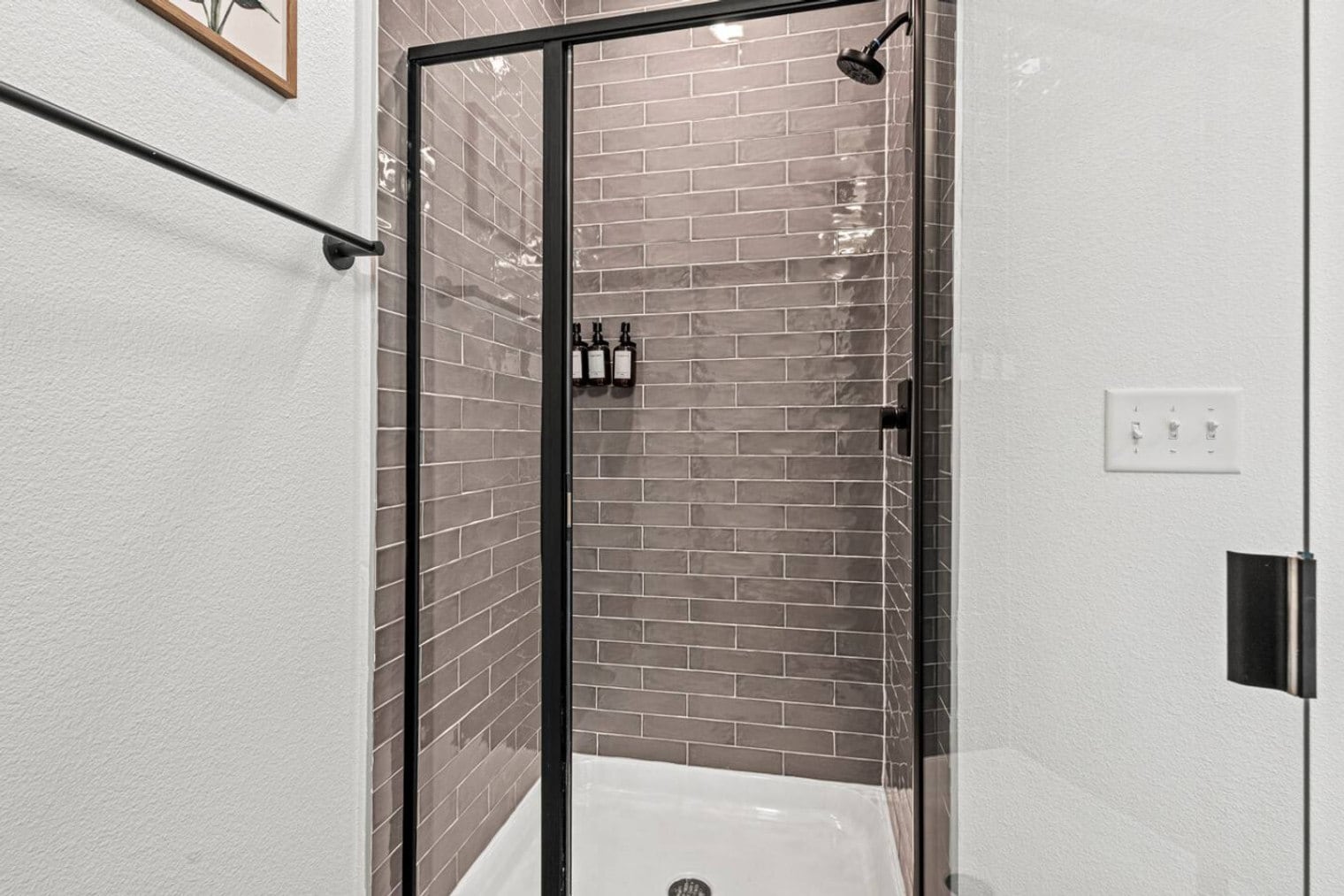 Building Photo - 596 W 9th St