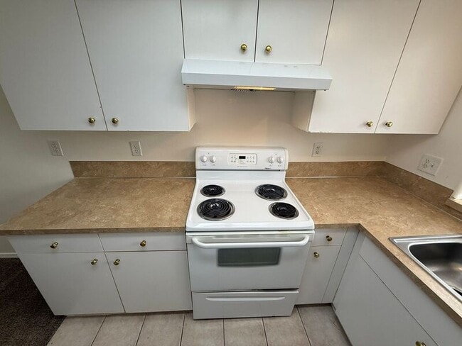 Building Photo - 4342 Ward Pl NE