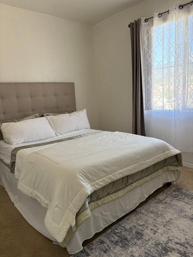 Building Photo - 15402 Thistle St