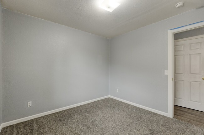 Building Photo - 312 SW 40th St