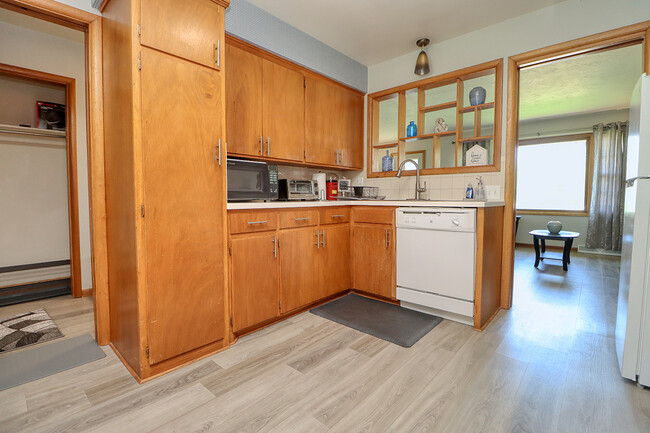 Building Photo - 4620 Van Dorn St