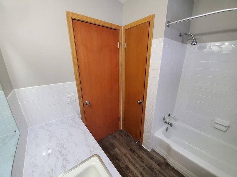 Building Photo - 4000 Cleveland St NE