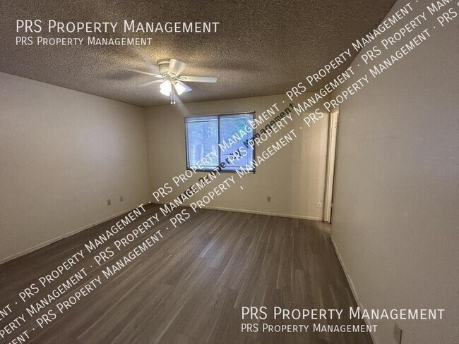 Building Photo - 5309 S River Dr