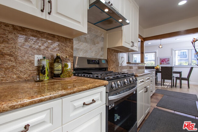 Building Photo - 5123 Noble Ave