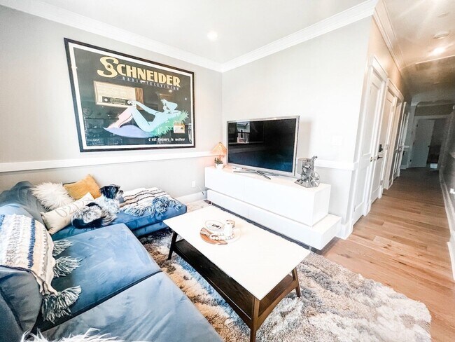 Building Photo - 69 Falcon St