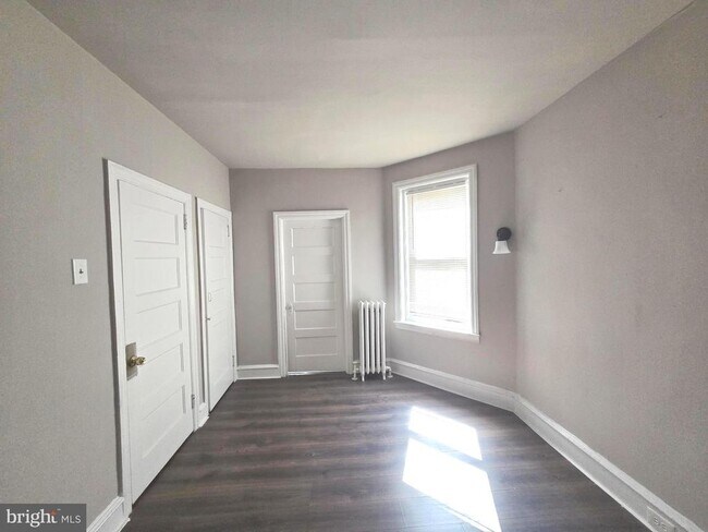 Building Photo - 925 S 59th St