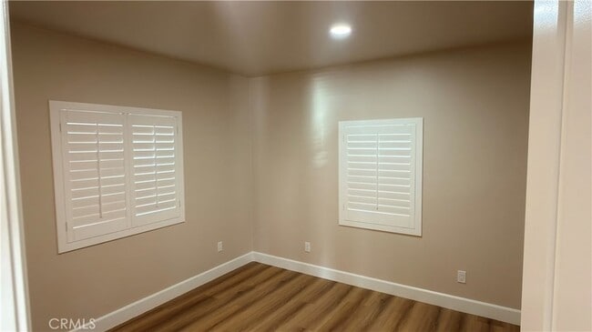 Building Photo - 910 E 77th St