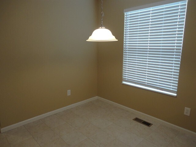 Building Photo - 509 Lake Front Dr