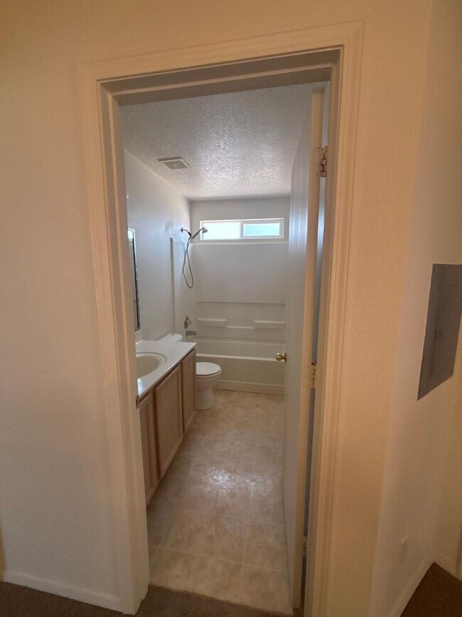 Building Photo - 1726 Gallinas Rd