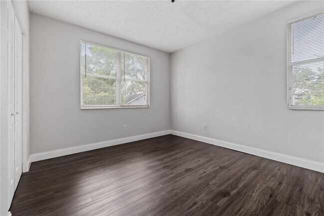 Building Photo - 409 E Floribraska Ave