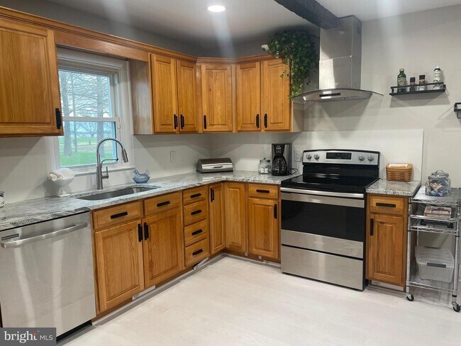 Building Photo - 3 Talbot Ave