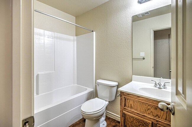 Building Photo - 1607 Powder River Dr APT A