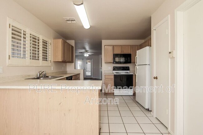 Building Photo - 3526 W Questa Dr
